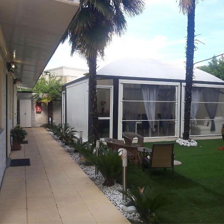 B & B Oasis Passion Fiera - Triple Room Rho Exterior foto