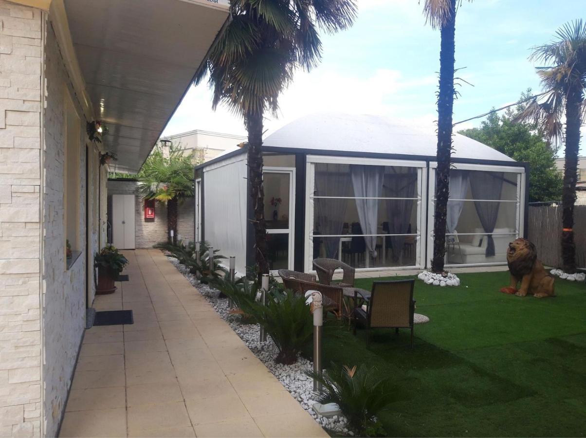 B & B Oasis Passion Fiera - Triple Room Rho Exterior foto